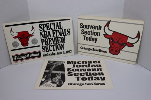 Vintage 1990er Jahre Chicago Bulls Tribüne Poster Newstand Zeitung Schilder Jordanien