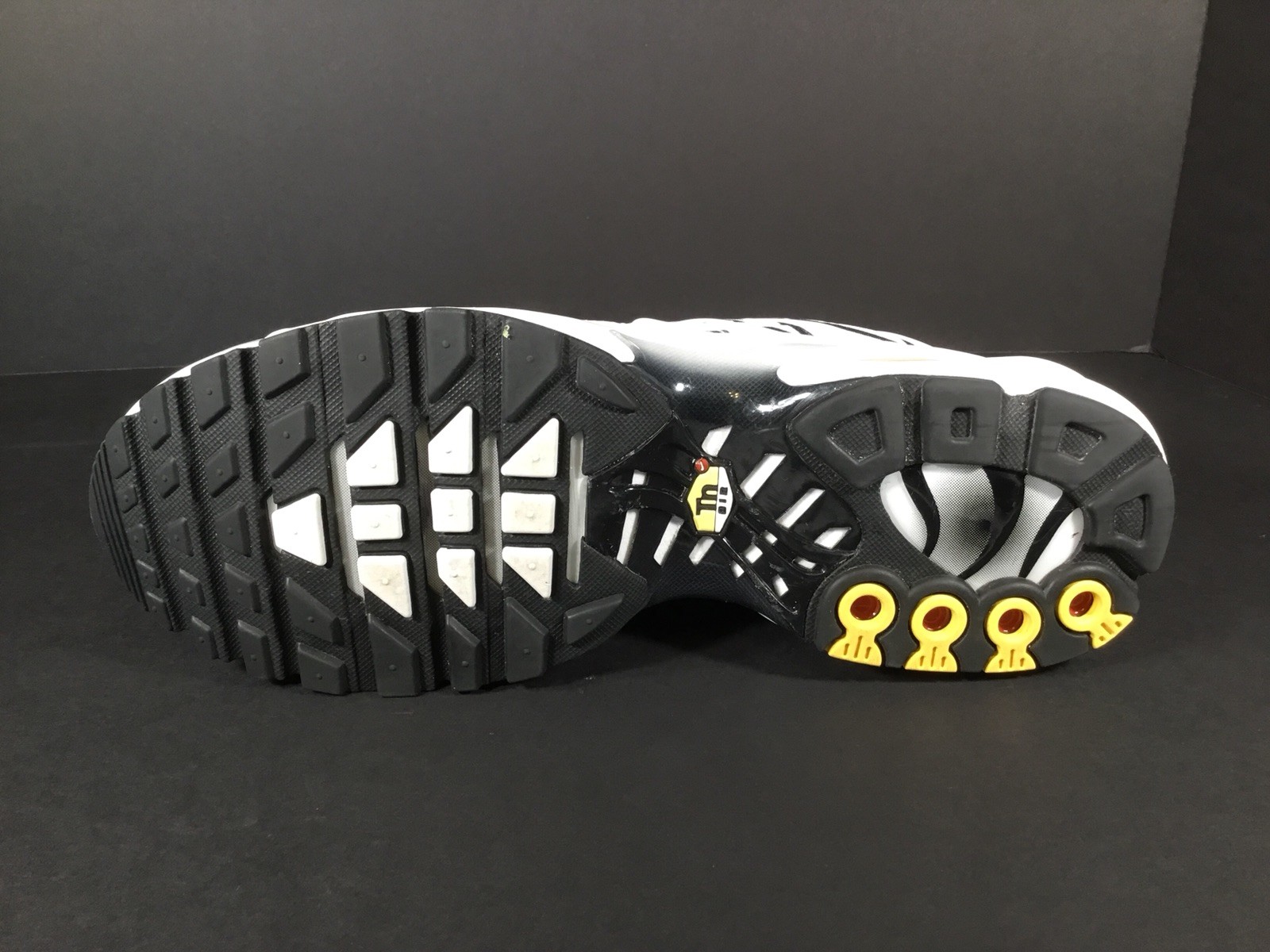 Nike air max più in la requin lo squalo bianco Uomo nero Uomo bianco dimensioni 9.5 aj6311-100 68f64e Nike air max più in la requin lo squalo bianco Uomo nero Uomo bianco dimensioni 9.5 aj6311-100 68f64e