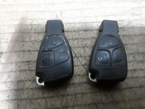 Dos llaveros a distancia Mercedes. - Imagen 1 de 2