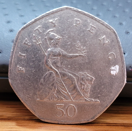 2 1997 GREAT BRITAIN QUEEN ELIZABETH II 50 NEW PENCE KM 940.1 - Picture 2 of 5