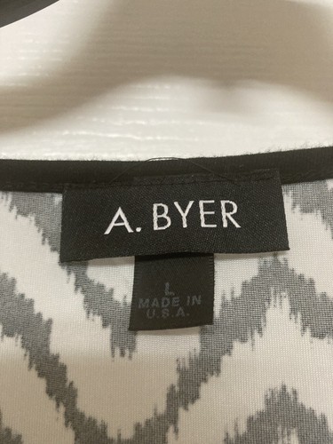 Womens A buyer Chevron Top black and white size Large cute nice - Picture 3 of 3
