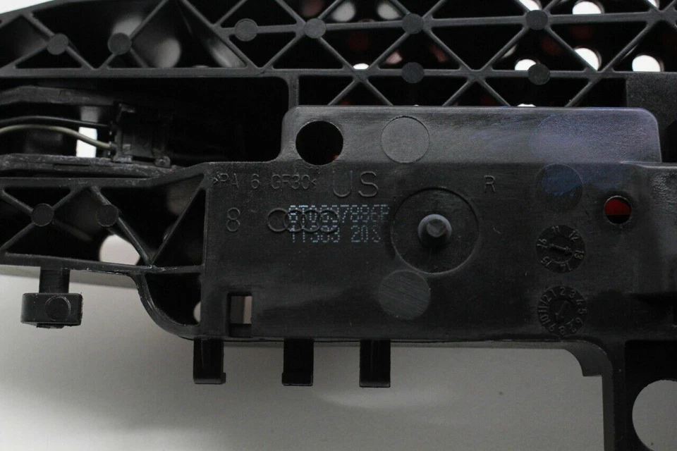 Manija de puerta exterior delantera derecha Audi A4 2014 OEM usada Foto 4 de 4