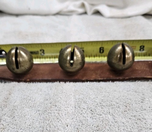 Antique 5 Cast Brass Sleigh Bells On 12½" Leather Strap - Bild 3 von 11