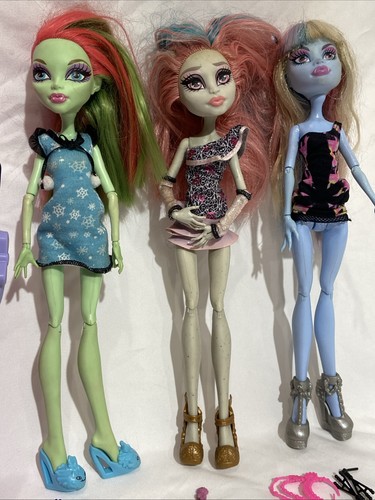 Konvolut - 3 Monster High 11 Zoll Puppen. 7 Zubehörteile und Sargkoffer. Bitte Lesen Sie Deets - Bild 2 von 13