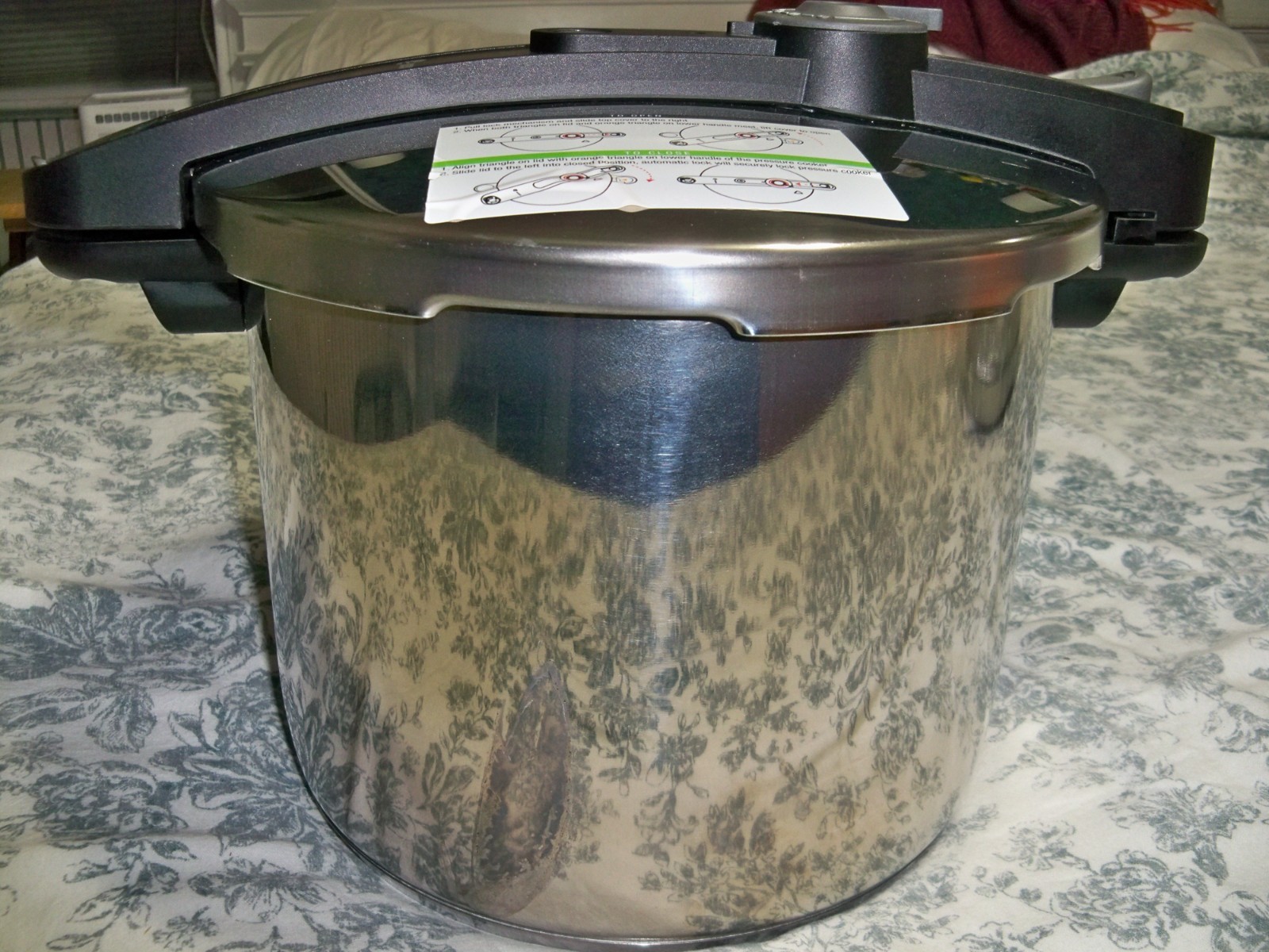 Fagor Chef Series 9.3L Pressure Cooker Pot + Manual + Steamer Basket - USED ONCE