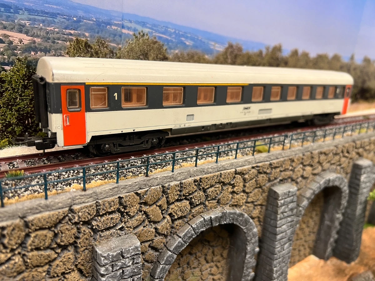 Voiture Voyageur Corail Gril ExpressVru Au Format HO - Modèle L.S.Models Neuf Wagon Corail