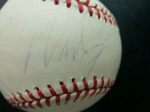 Wade Boggs Signed American League Ball with Case & COA - Picture 2 of 5