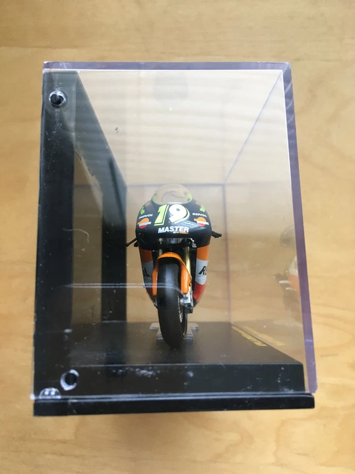 IXO MODELS VINTAGE APRILIA RSW250 MOTORCYCLE SEBASTIAN PORTO 2005 - Image 4 of 4