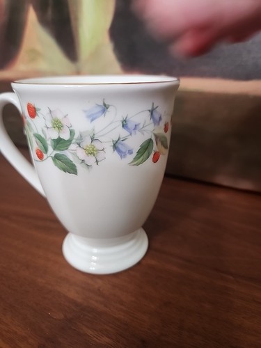 Royal Grafton TAZZA TAZZA DA TÈ bianca FINE BONE CHINA ENGLAND PIEDI fiore di fragola - Foto 5 di 14