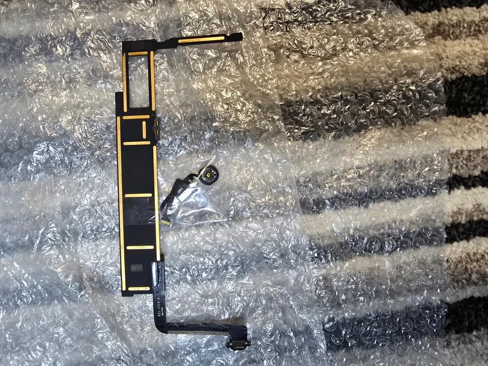 Apple iPad 9.7" 5th Gen A1822 WIFI 32GB  Genuine motherboard unlocked - Image 2 of 2