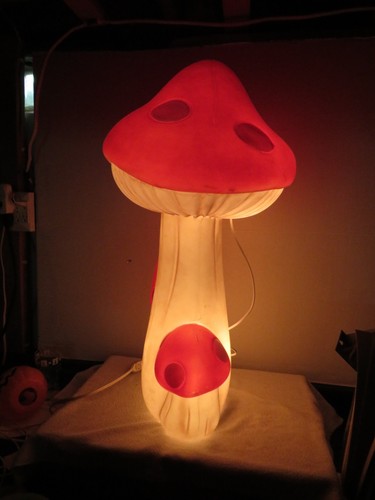 Brand New 2025 Cracker Barrel Exclusive 31" Jumbo Red Mushrooms & Dots Blow Mold - Bild 11 von 12