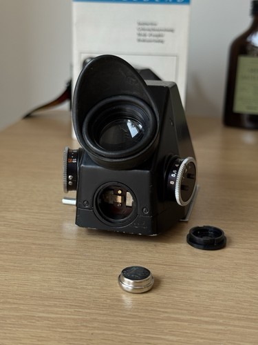 Hasselblad Meter Prism Finder 45 Degree 42051 for Hasselblad 500 series cameras - Picture 6 of 8