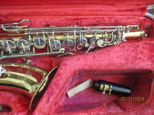 Armstrong brand Alto Saxophone with case and mouthpiece. Made in USA - Picture 3 of 8