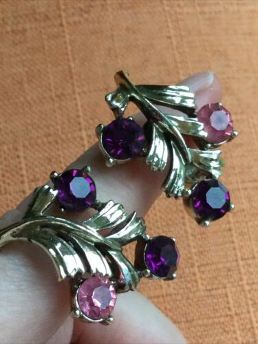 Orecchini Vintage Squisiti Clip On, Strass Vetro Rosa Viola Anni 50, Firmati - Foto 15 di 23