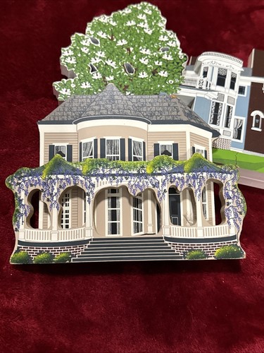 Two SHEILA'S COLLECTIBLES 1996 Pine Crest  & Chestnut House - Picture 7 of 7