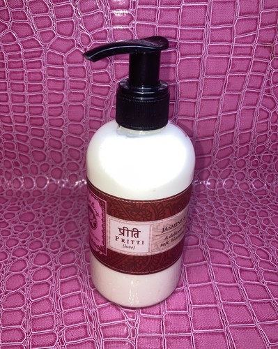 Lotus Love Beauty Body Lotion Jasmin & Rose 8 fl oz. - Picture 2 of 8