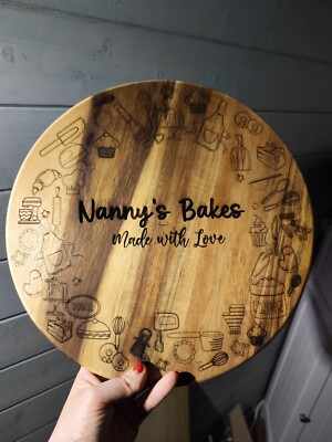 Personalisiertes Tortenbrett aus Holz