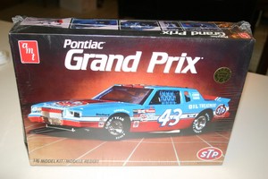 1-16-PONTIAC-GRAND-PRIX-NASCAR-RICHARD-PETTY-STP-LTD-EDITION-ORIGINAL-WRAPPED