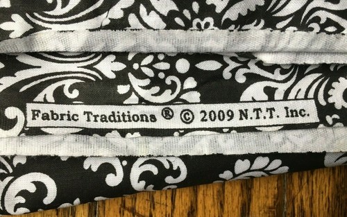 Black White Lightweight Cotton Fabric 2009 Material Almost 3 X 5 Yards Floral - Picture 4 of 5
