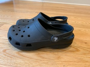 black crocs size 3