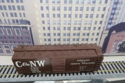 INTERMOUNTAIN HO SCALE CHICAGO NORTHWESTERN CMO 21684 40' BOX CAR! WITH KD'S! - Picture 4 of 23