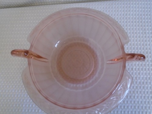 Unusual Vintage Art Deco Pressed Glass Pretty Peach/Pink Large Fruit Bowl - Picture 2 of 9