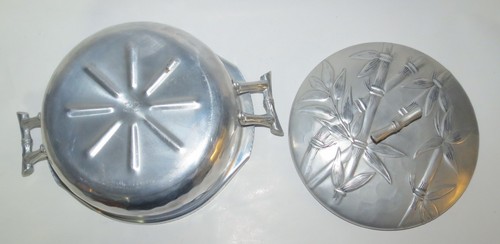 Vintage Everlast Hammered Aluminum Casserole with Lid Bamboo Design - Picture 8 of 10