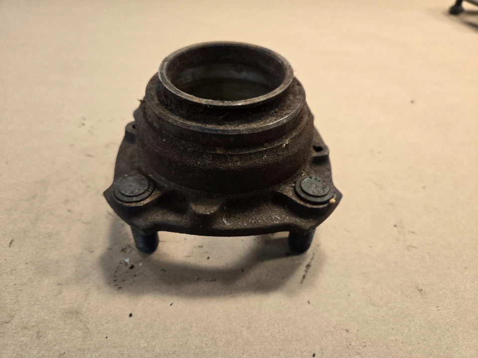 Buje de rueda de suspensión trasera original MG MGA 1500 1600 OEM Foto 2 de 4