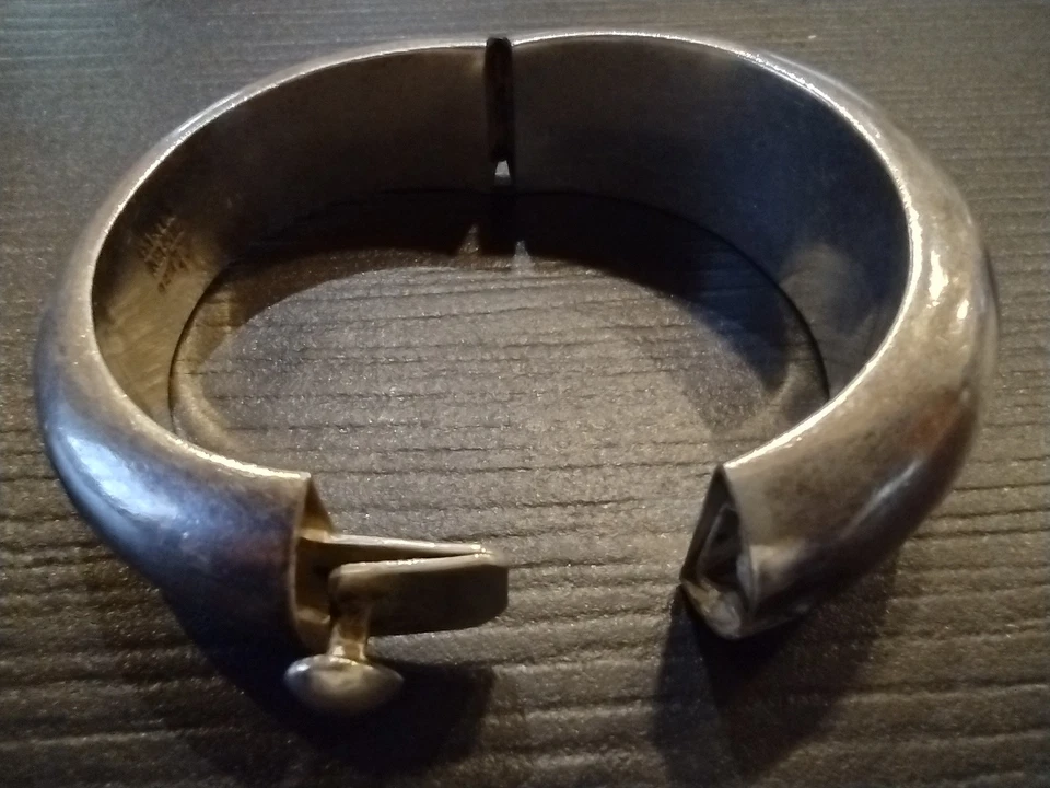 Taxco Mexico Sterling Onyx Polka Dot Bangle Bracelet 103g - Image 3 of 3