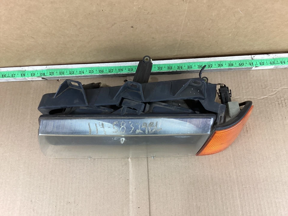 Conjunto de faros delanteros izquierdo del lado del conductor BMW 318i 1992-1999 114-58329 Foto 2 de 4