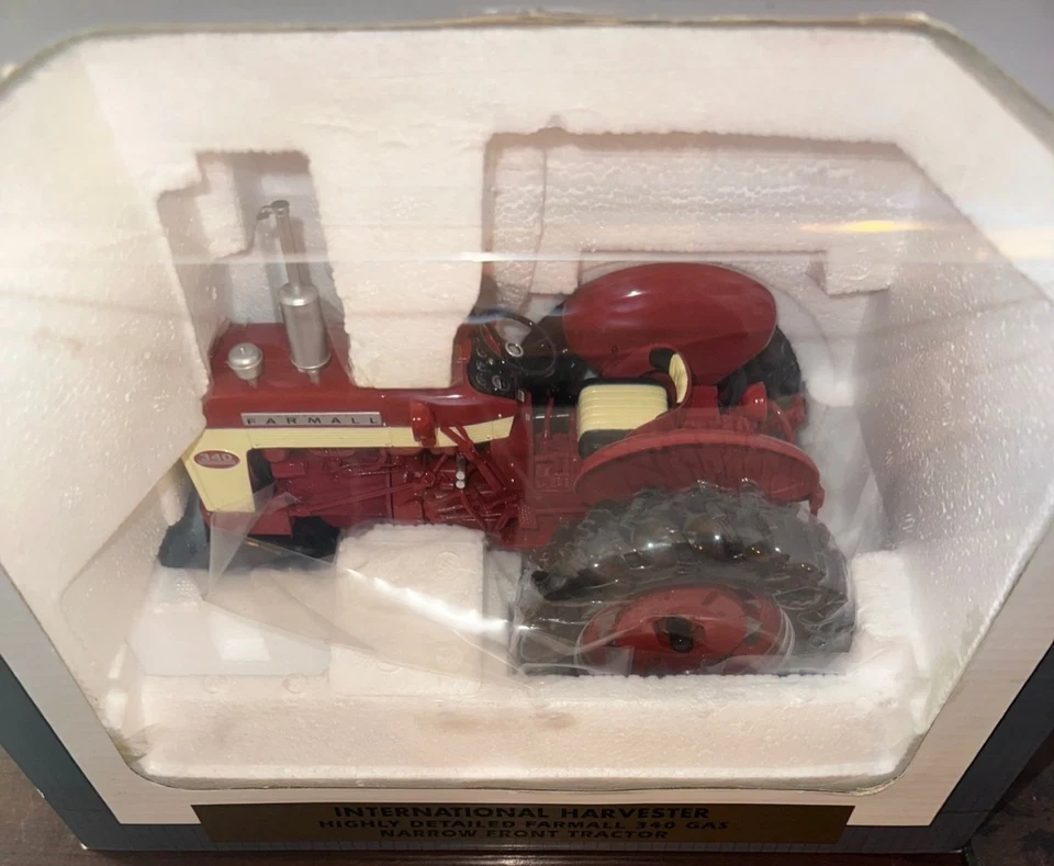 SpecCast Highly Detailed Farmall 340 Gas Narrow Front Tractor 1:16 ZJD1763 #300B - Image 2 of 2