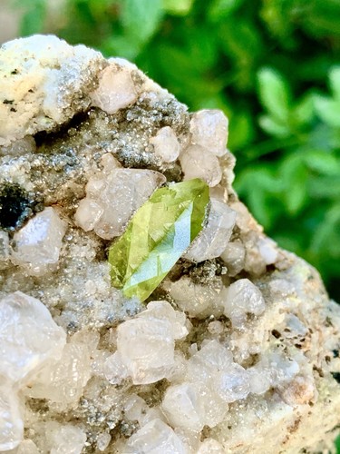 Collection Big Sphene With Rare Lustrous White Calcite, Gift Specimen. - Picture 9 of 10