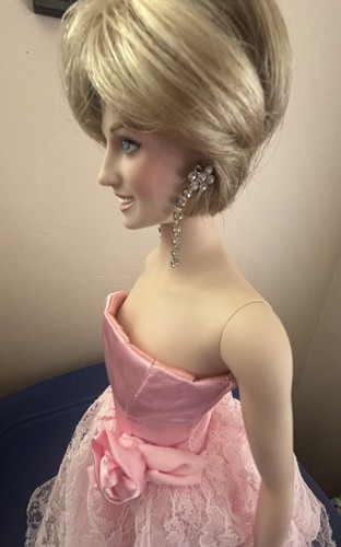 Diana Princess of Wales ~ 17 Zoll Puppe ~ rosa Spitzenkleid ~ Franklin neuwertig ~ Seitenetikett - Bild 6 von 14
