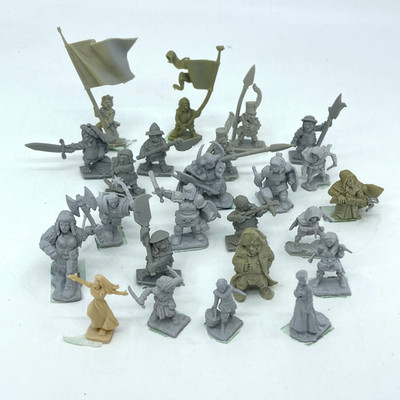 Halfling Adventurers - passend für D&D - Markenlose Resin Miniaturen C7493