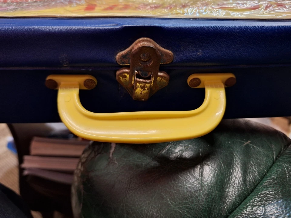 Estuche de transporte Matchbox con 27 vehículos surtidos en su mayoría Moko Foto 2 de 4