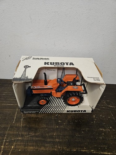 Kubota L2850 Tractor Orange Die Cast Metal 1/16 Scale Models USA Vintage - Picture 4 of 7