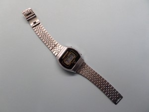 VINTAGE-COMMODORE-ALARM-DIGITAL-WATCH