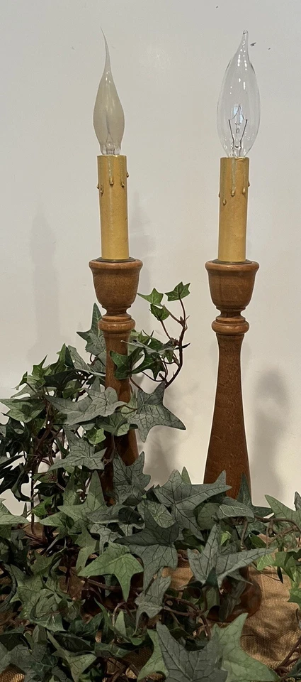 Velas eléctricas grandes torneadas de madera tallada estilo antiguo Foto 2 de 4