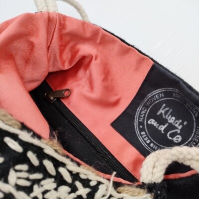 バッグ KHADI & CO bag wool Khadi And Co Wool Felt Hand Embroidery Round Bag Tote Black