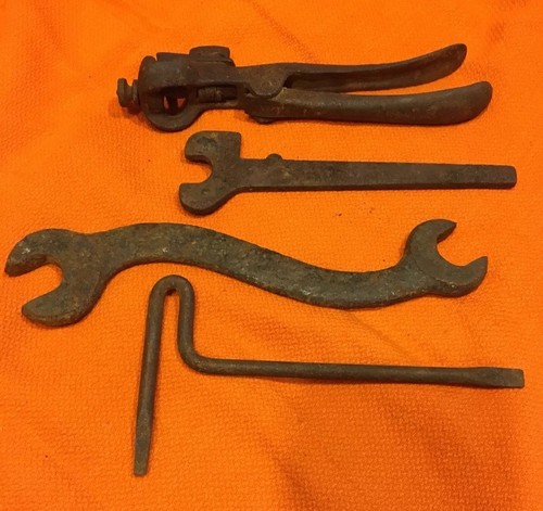 Verschiedenes antikes Gusseisen Handwerkzeuge Stiftschlüssel Schraubendreher etc Spezialzange - Bild 2 von 4