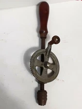ANTIQUE NEWTON WOODEN HANDLED HAND DRILL EGG BEATER STYLE