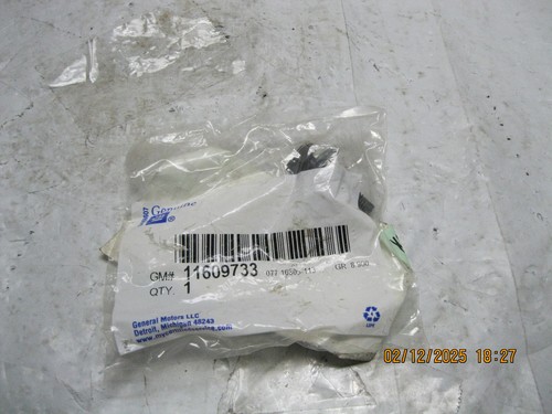 Genuine GM OEM 11609733 Asst Step Bolt - Picture 4 of 4