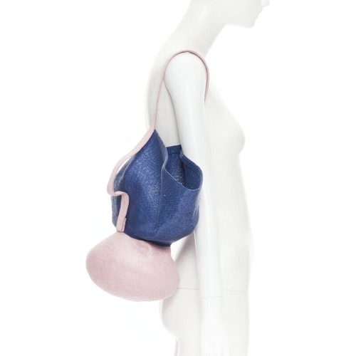 Runway ROSIE ASSOULIN cruche sculpturale rose bleu raphia tissé panier ventes exceptionnelles sac