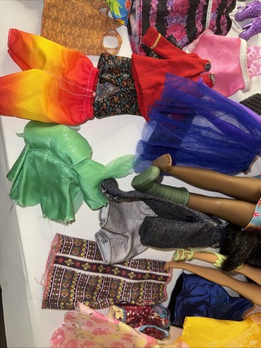 Barbie Dolls, Clothes Accessories & Some Vintage Clothing - Picture 6 of 8