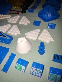 1986 vintage LEGO classic space Cosmic Fleet Voyager PARTS LOT from # 6985 RARE 