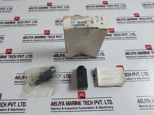 Schneider Electric XSEC107130 Inductive Proximity Switch Sensor - Picture 1 of 10