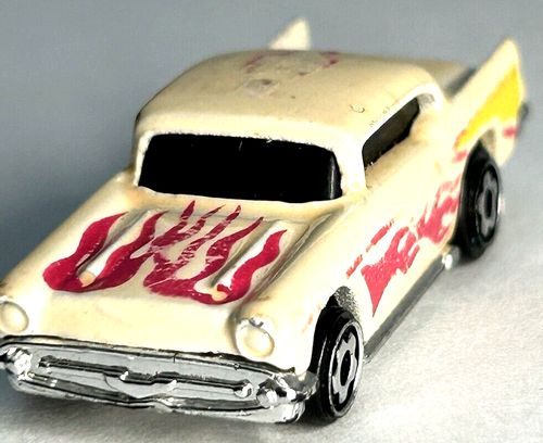 1:87 Scale Micro Vintage Hot Wheels 1957 Chevy Flames Color Changing Car Pink - Picture 7 of 24
