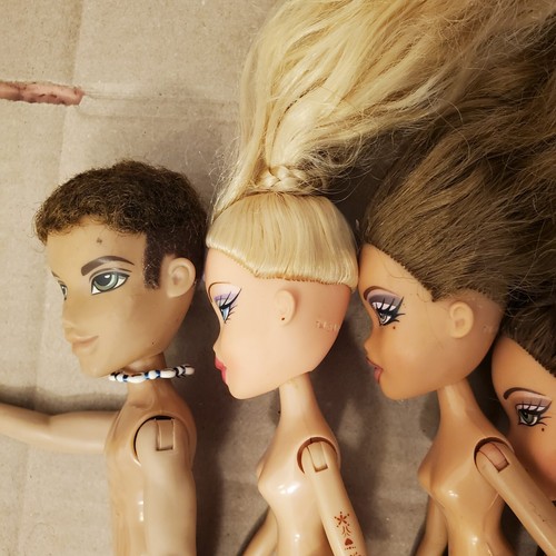 Vintage Bratz Dolls, Nude (4) 2001 and (1) 2002 MGA. Estate Find Lot Of 5 - Picture 17 of 18