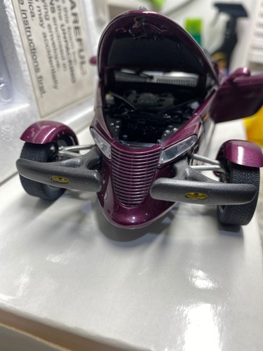 Danbury Mint 1/24 Scale Plymouth Prowler "Plum Purple" - Bild 7 von 10