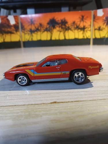 Hot Wheels Limited Edition 1971 71 Plymouth GTX 440-6  1:64 Scale red - Picture 2 of 12